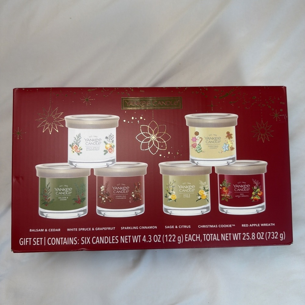 Yankee Candle Gift Set 6 Candles Christmas Box 4.3 oz Scented Holiday Seasonal